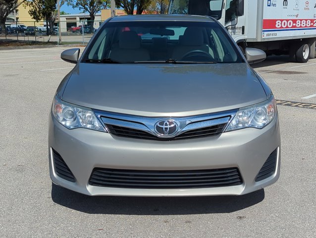 Used 2014 Toyota Camry LE video 2
