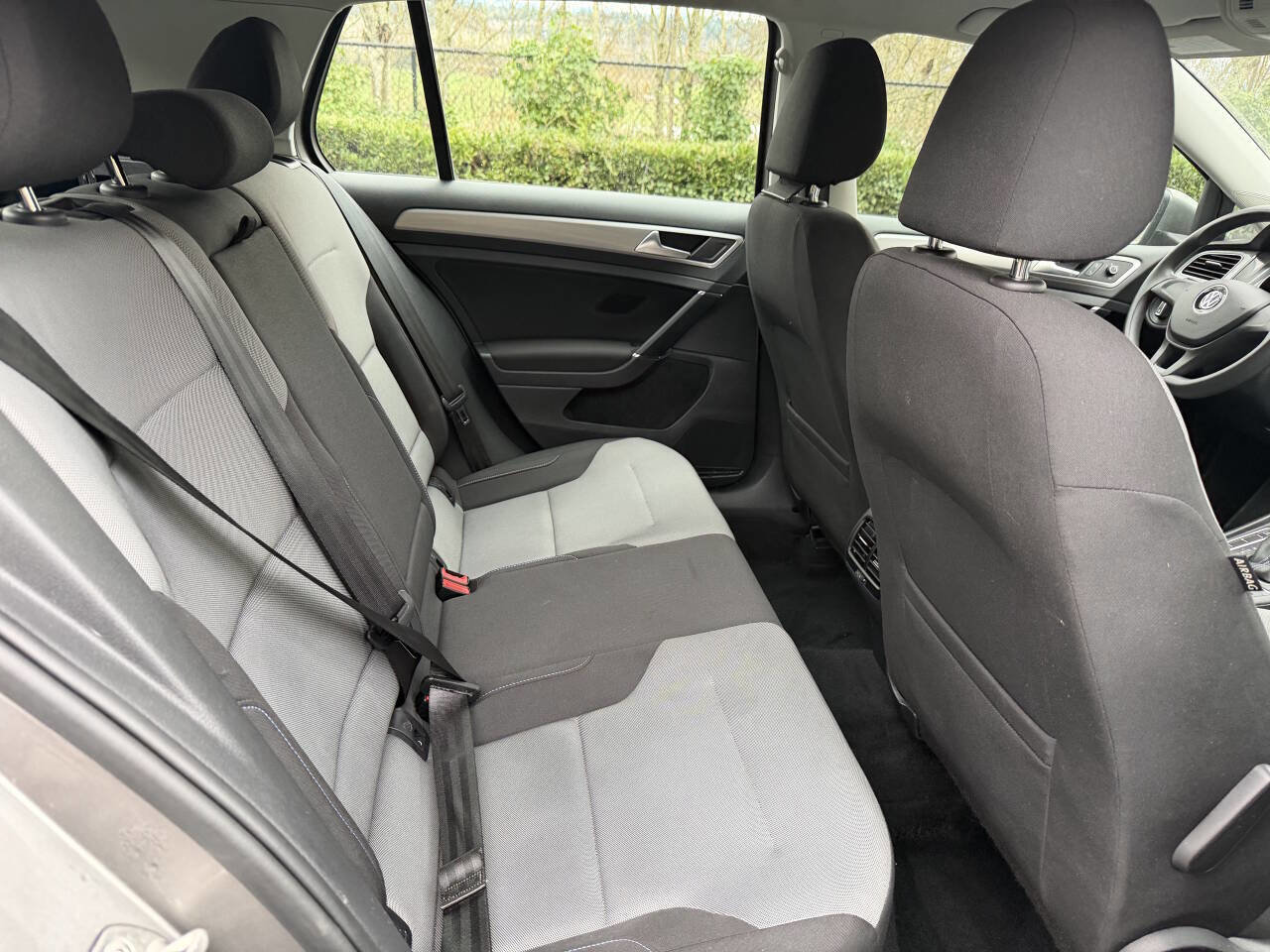 Used 2016 Volkswagen e-Golf SE image 24