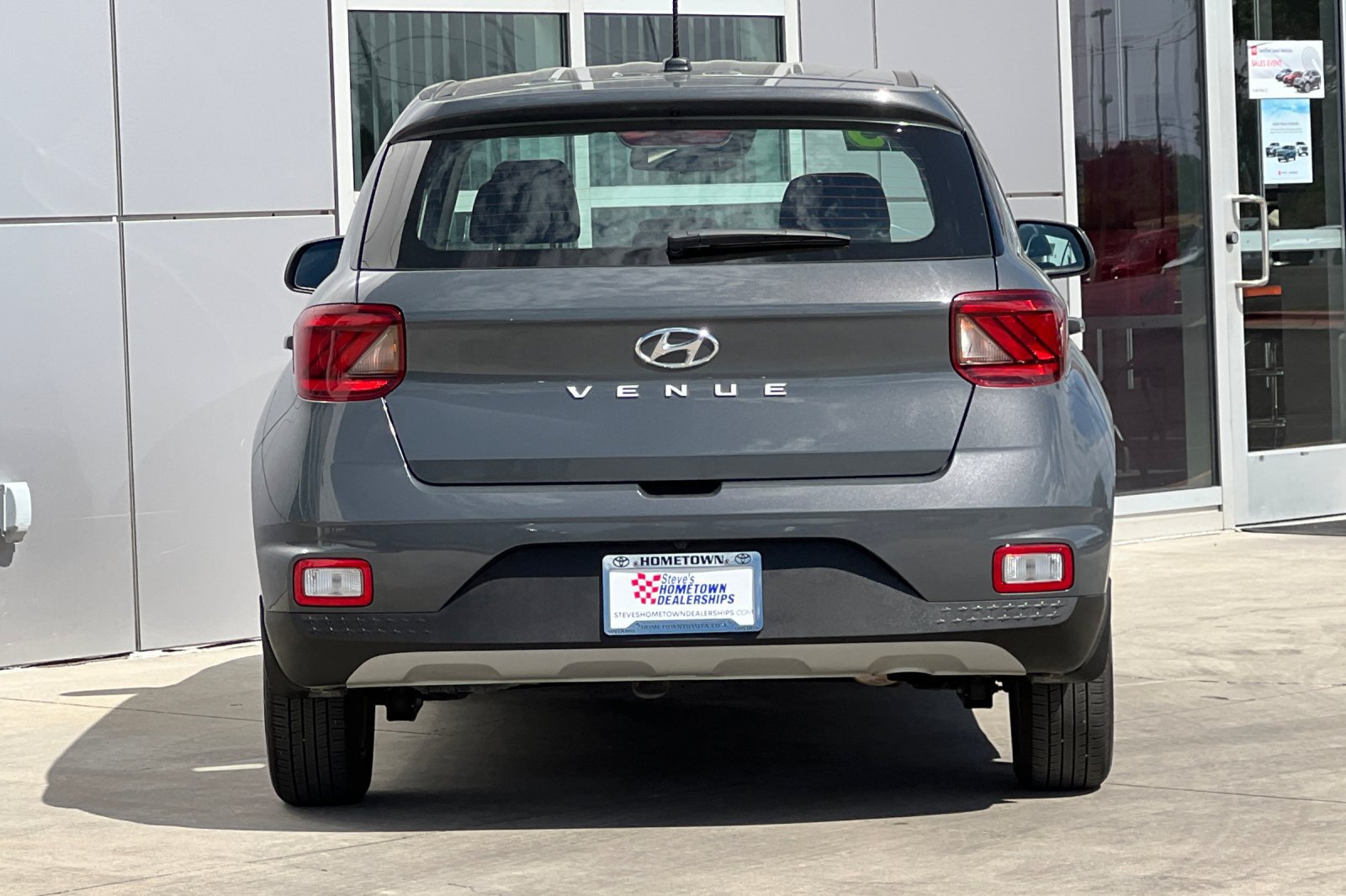 Used 2025 Hyundai Venue SE FWD image 5
