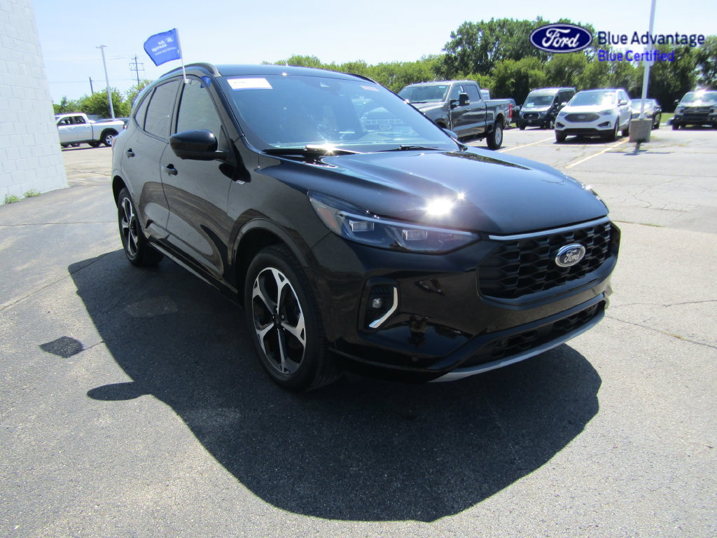Used 2023 Ford Escape ST-Line Elite w/ Premium Technology Package AWD/4WD image 11