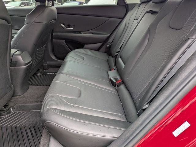 Used 2022 Hyundai Elantra Limited FWD image 17
