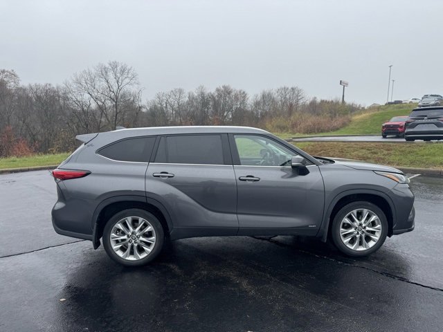 Used 2023 Toyota Highlander Limited image 2