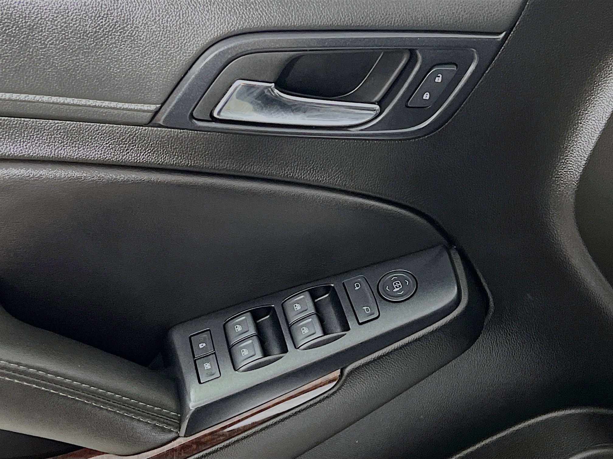Used 2019 GMC Yukon XL SLE w/ SLE Value Package image 17