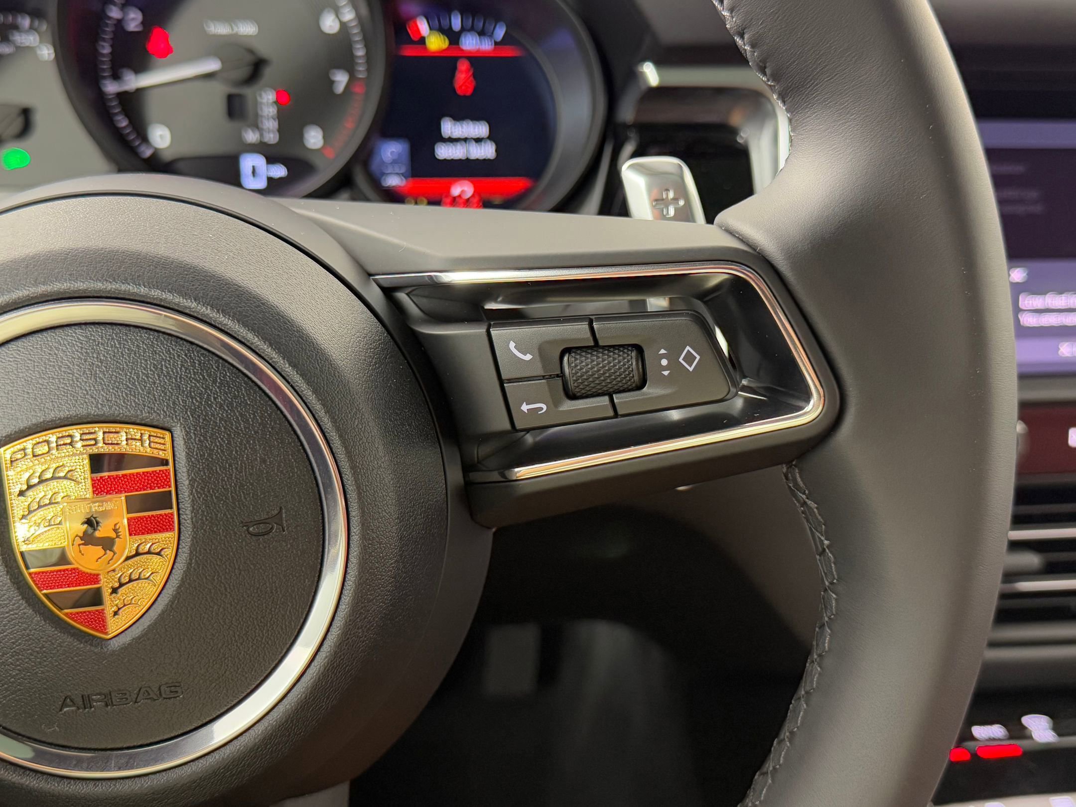 Certified 2026 Porsche Macan AWD/4WD image 21