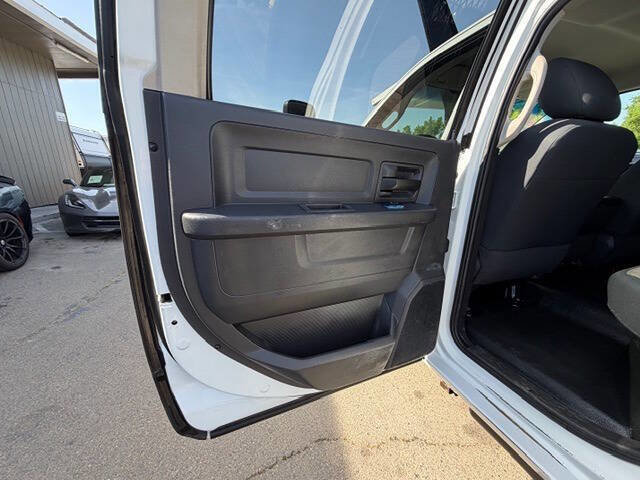 Used 2012 RAM 3500 ST w/ ST Decor Group AWD/4WD image 28