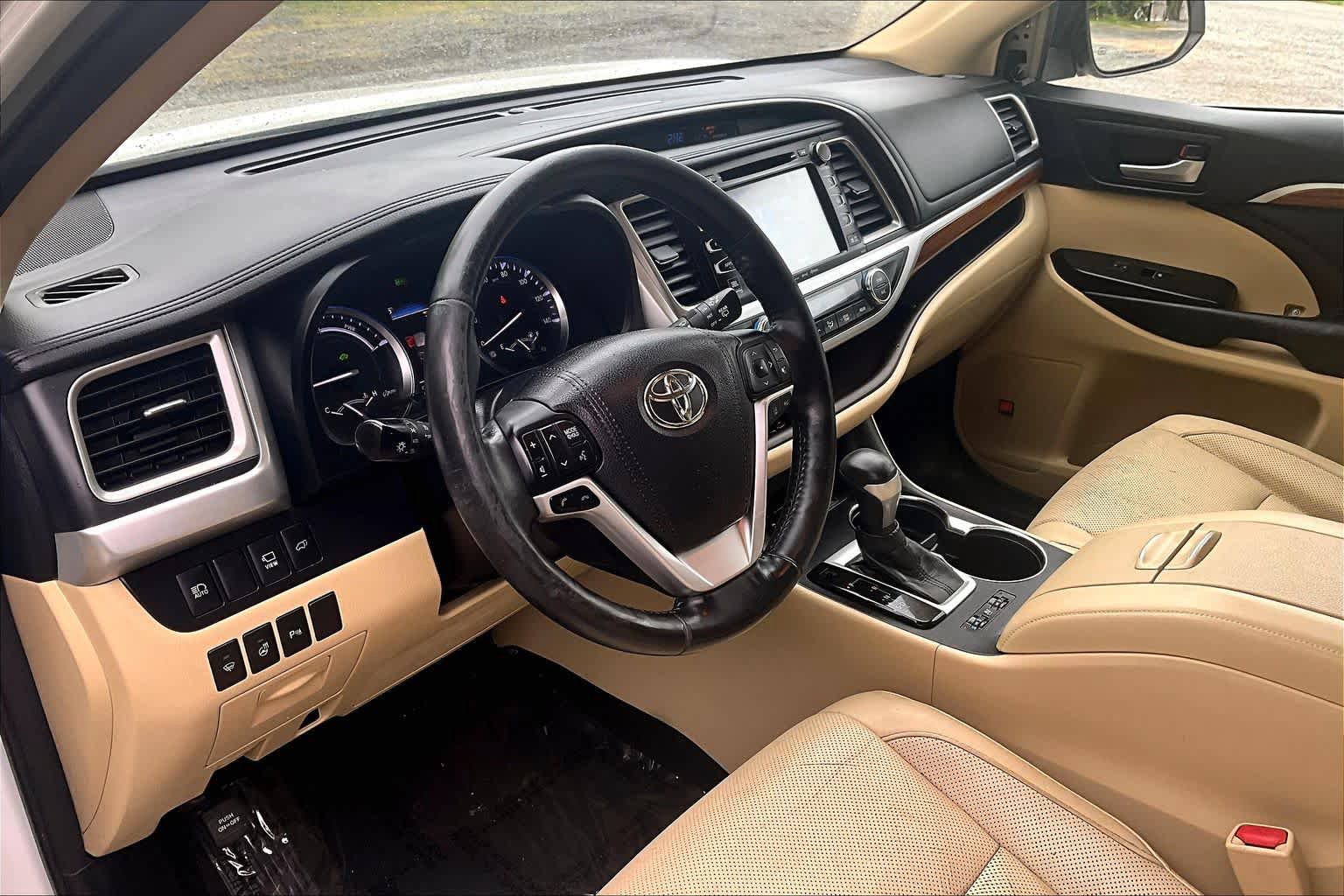 Used 2017 Toyota Highlander Limited Platinum AWD/4WD image 18