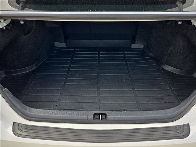 Used 2025 Toyota Camry SE w/ Convenience Package FWD image 6