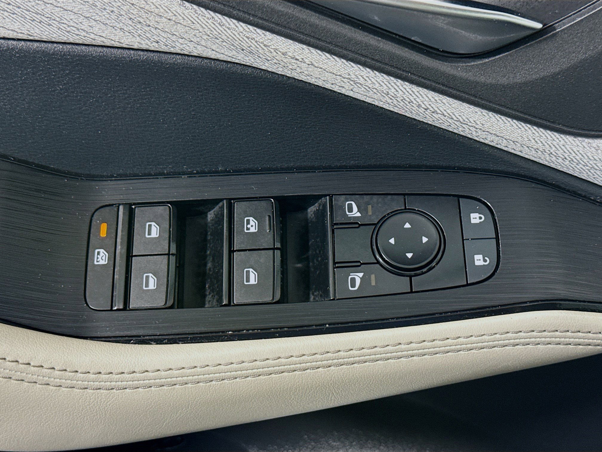 Used 2023 Nissan Rogue SV FWD image 24