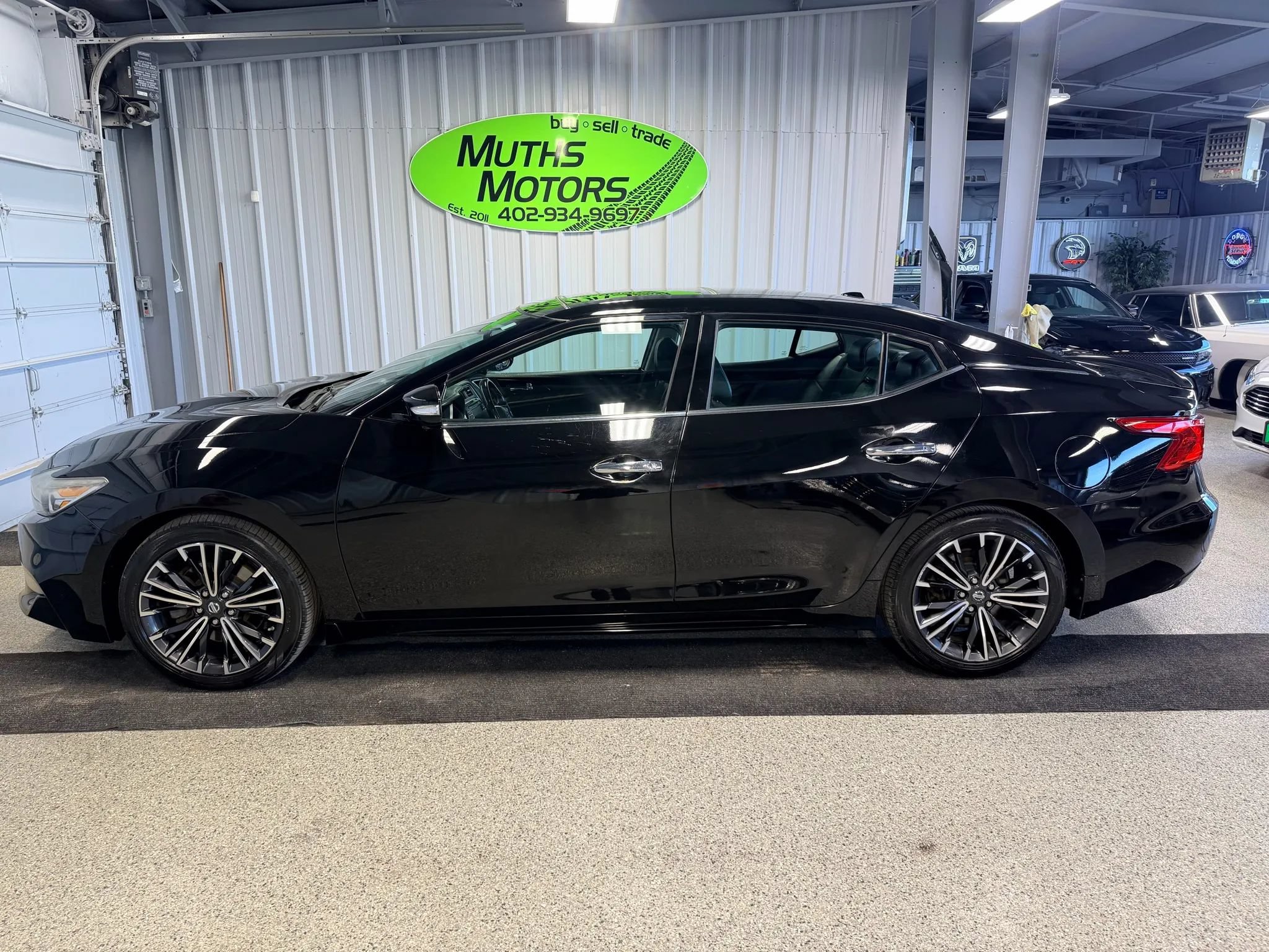 Used 2017 Nissan Maxima Platinum w/ Medallion Package FWD image 5
