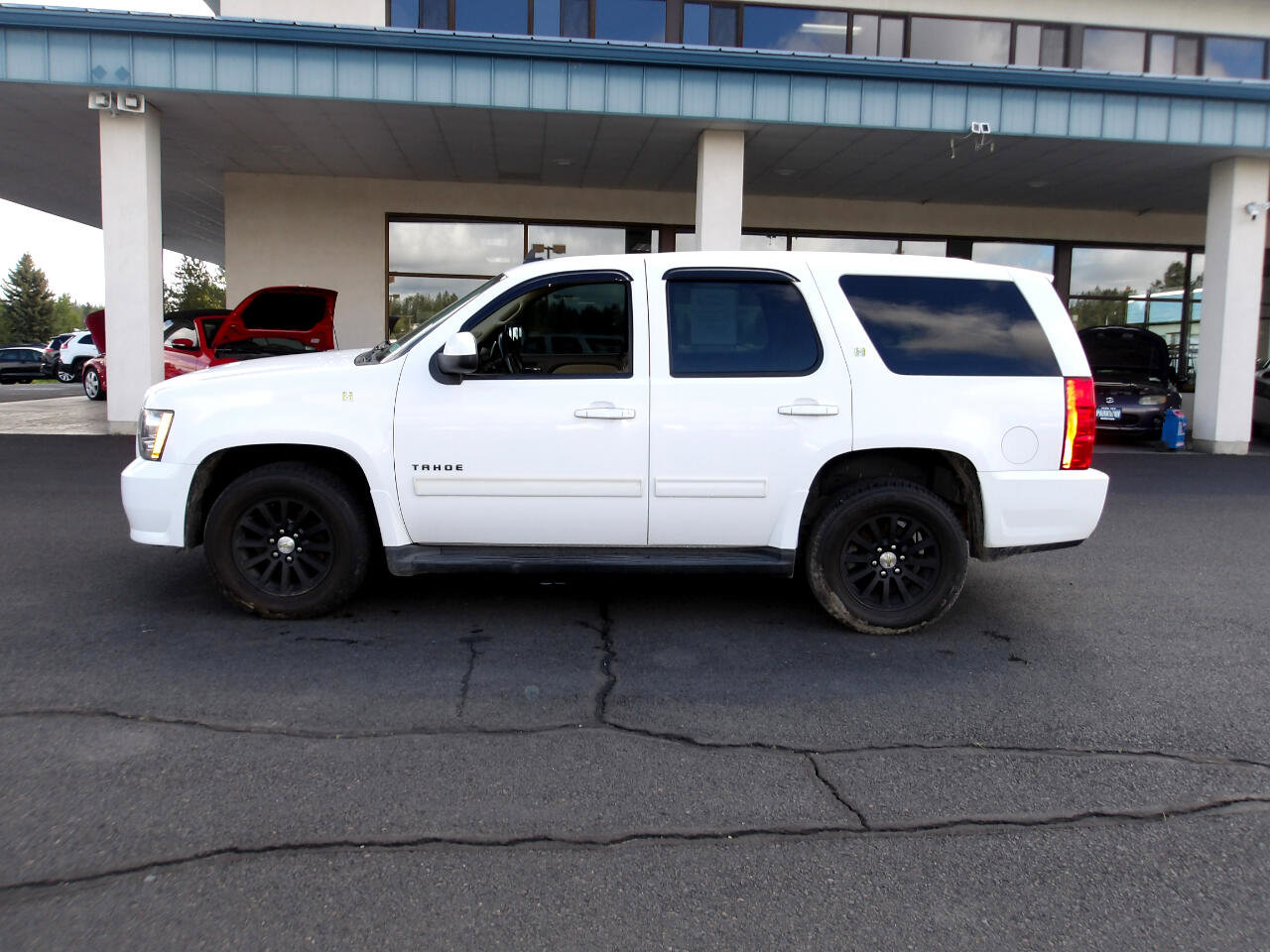 Used 2010 Chevrolet Tahoe 4WD image 2