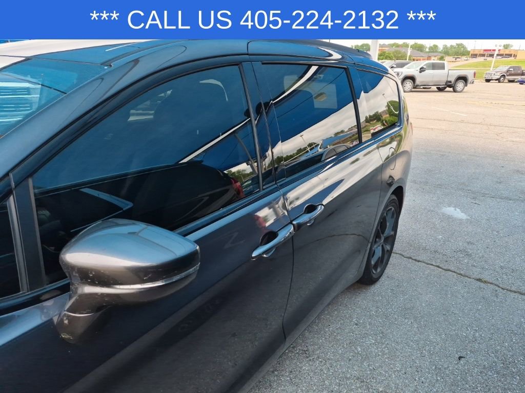 Used 2021 Chrysler Pacifica Touring w/ S Appearance Package image 4
