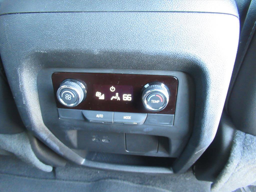 Used 2025 Chevrolet Traverse LT image 15