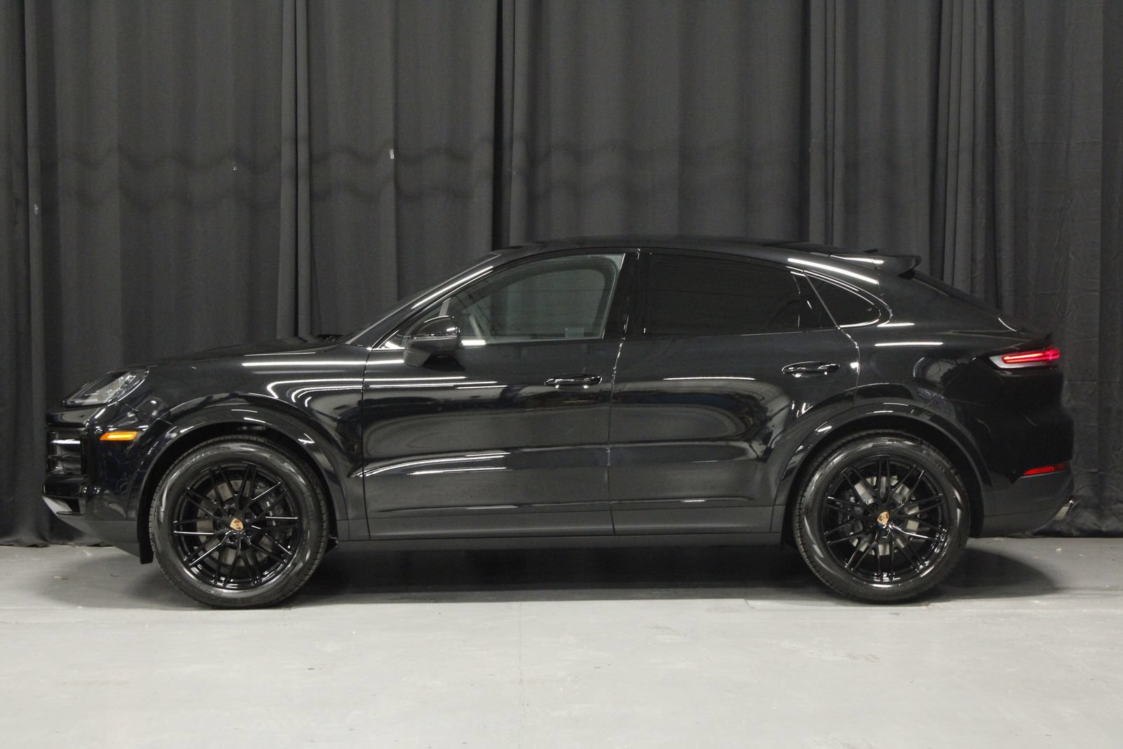 New 2026 Porsche Cayenne Coupe AWD/4WD image 2