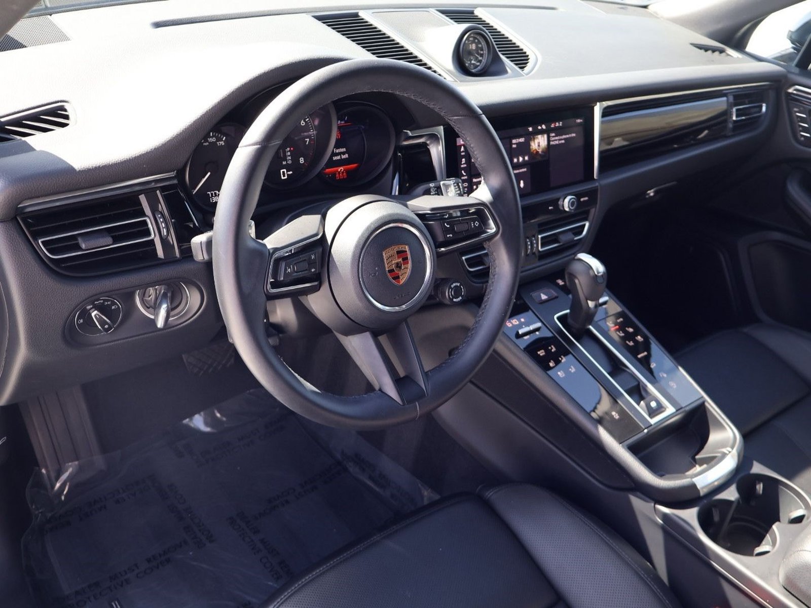 Certified 2026 Porsche Macan AWD/4WD image 4
