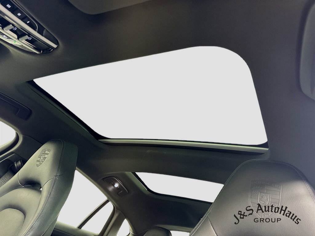 Used 2022 Porsche Panamera Platinum Edition image 16