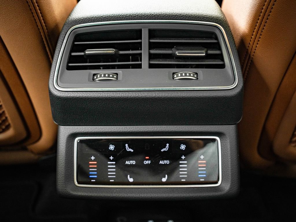 Used 2022 Audi e-tron Premium Plus w/ Premium Plus Package image 43