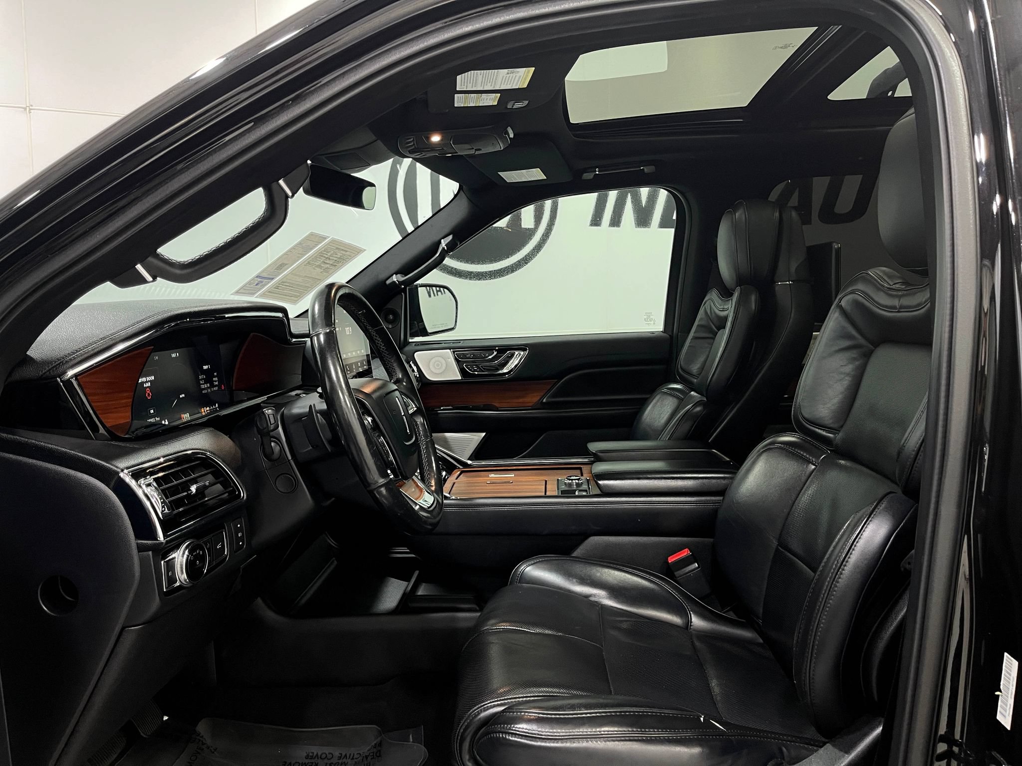 Used 2019 Lincoln Navigator Reserve AWD/4WD image 13