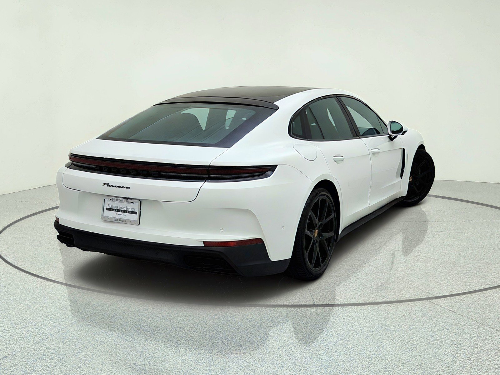 Used 2025 Porsche Panamera image 9
