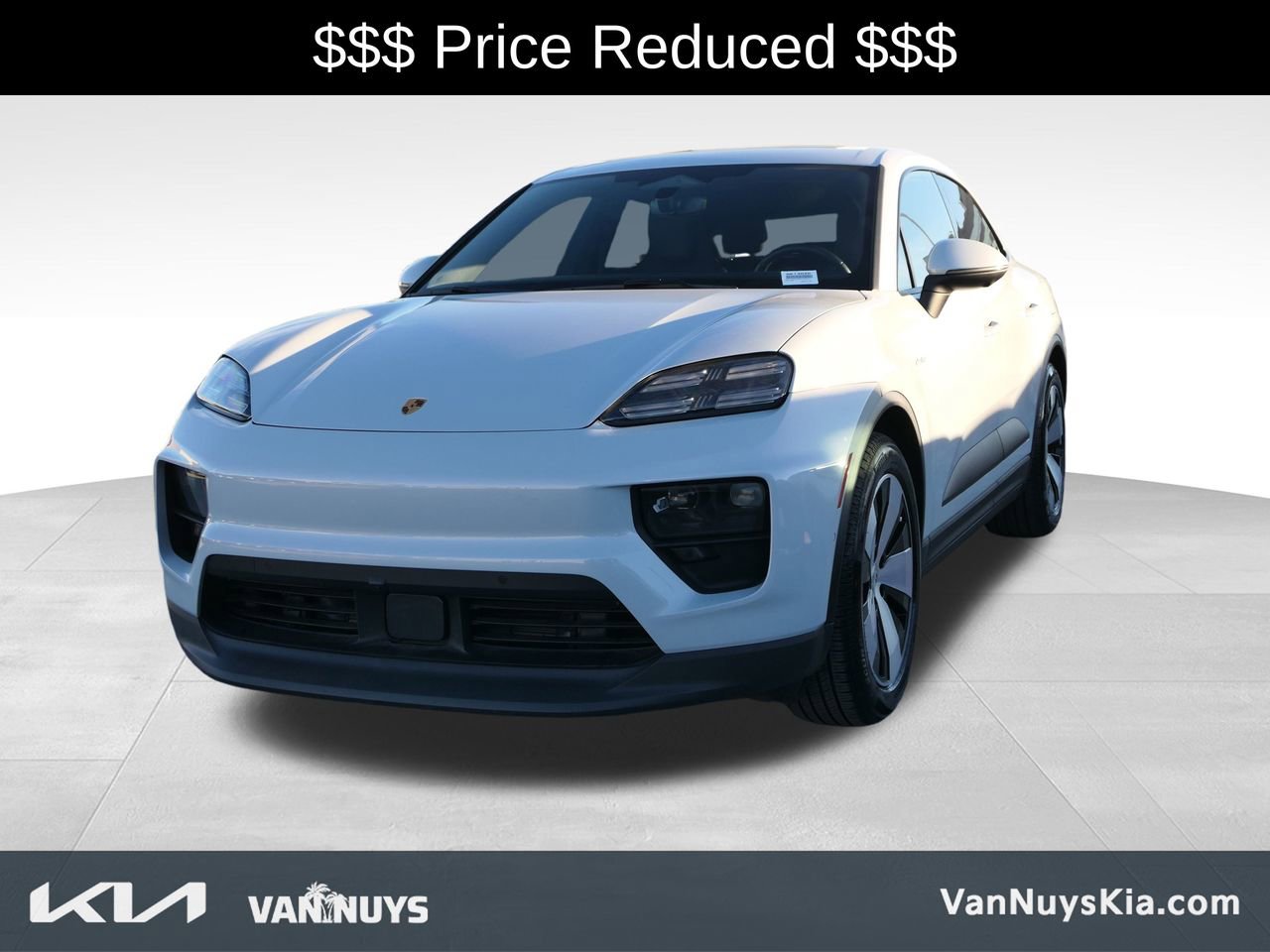 Used 2024 Porsche Macan 4 Electric image 6