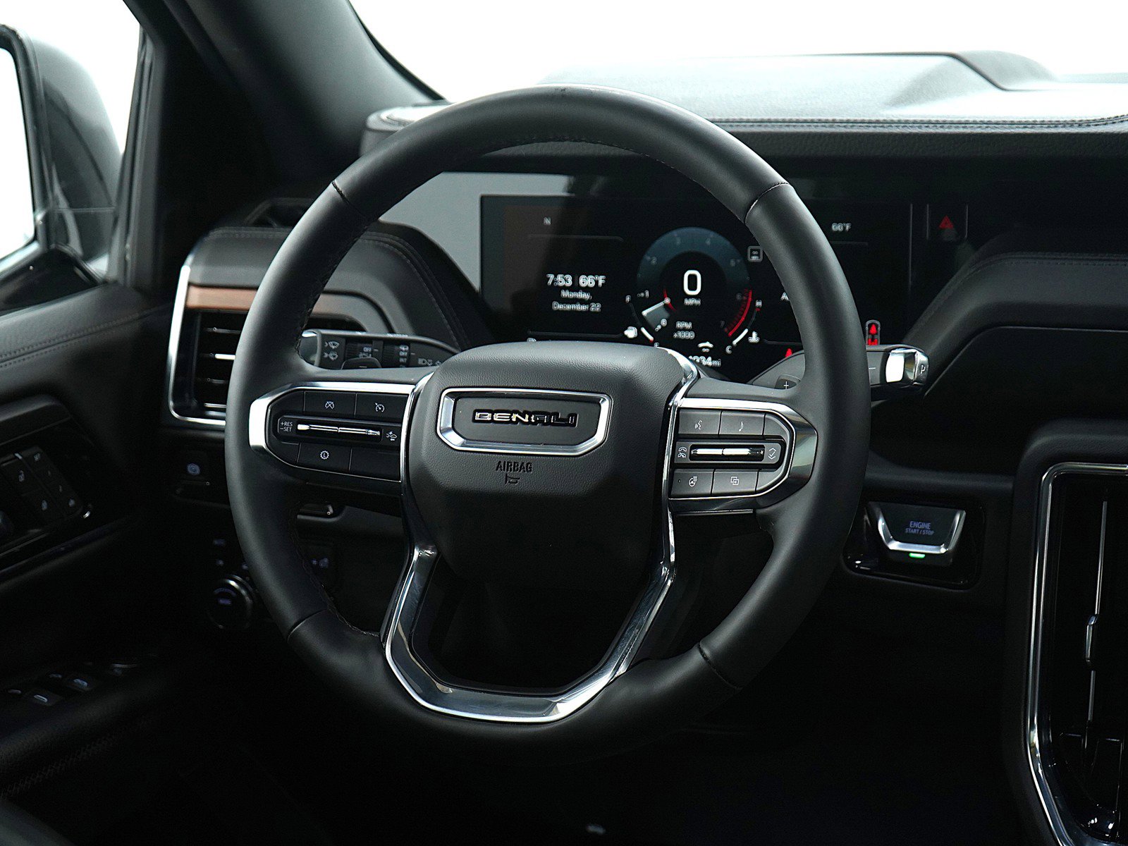 Used 2025 GMC Yukon Denali w/ Sun & Power Step Package image 15