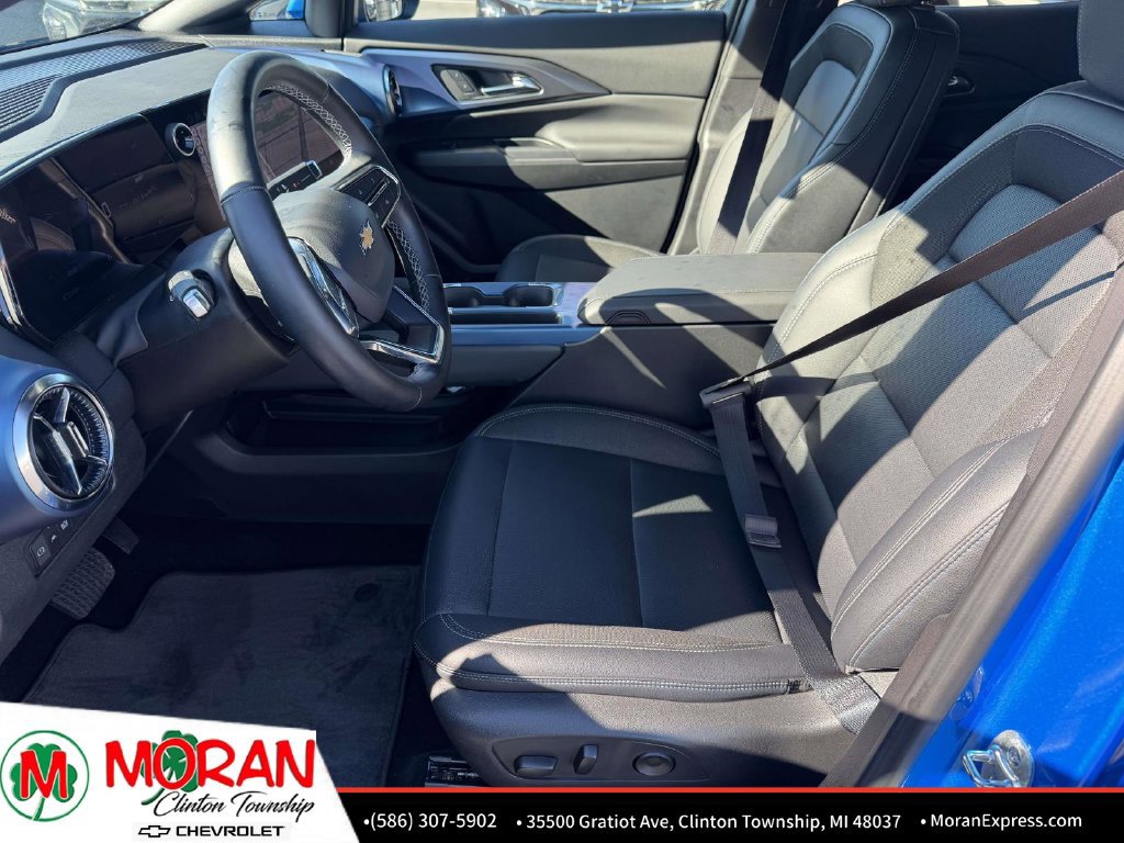 Used 2025 Chevrolet Equinox EV LT w/ Convenience Package FWD image 17