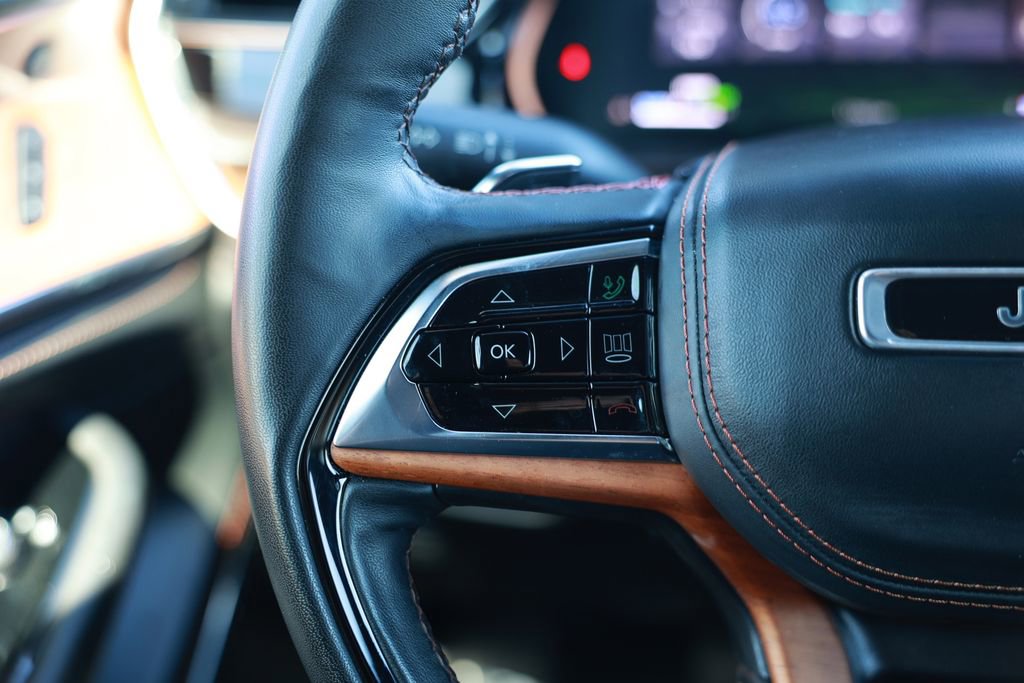 Used 2022 Jeep Grand Cherokee Summit AWD/4WD image 22