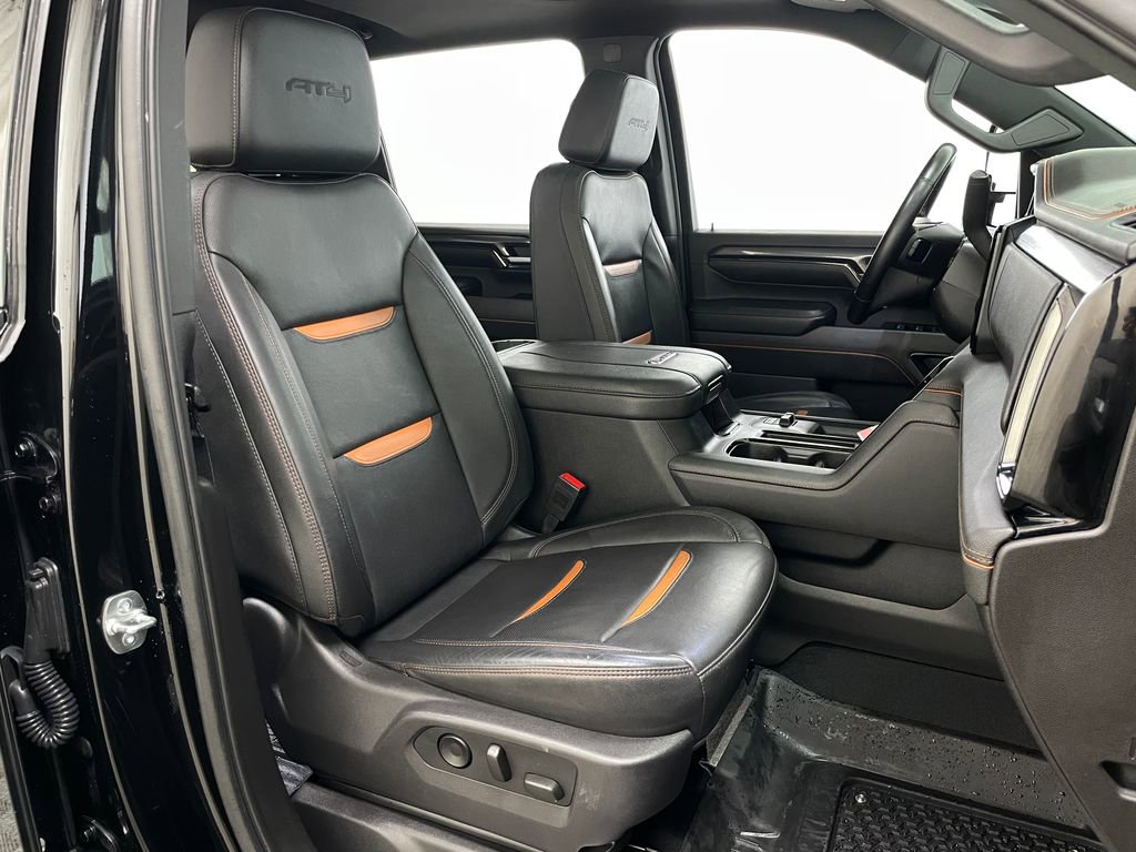 Used 2025 GMC Sierra 2500 AT4 image 43