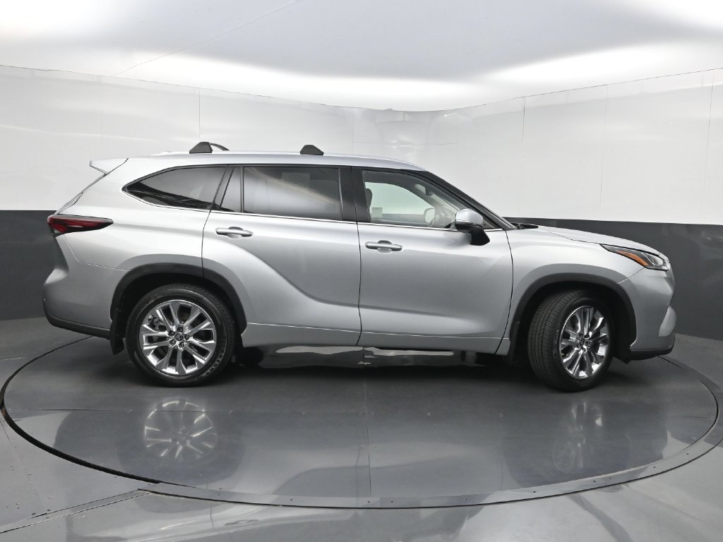 Used 2024 Toyota Highlander Limited AWD/4WD image 46