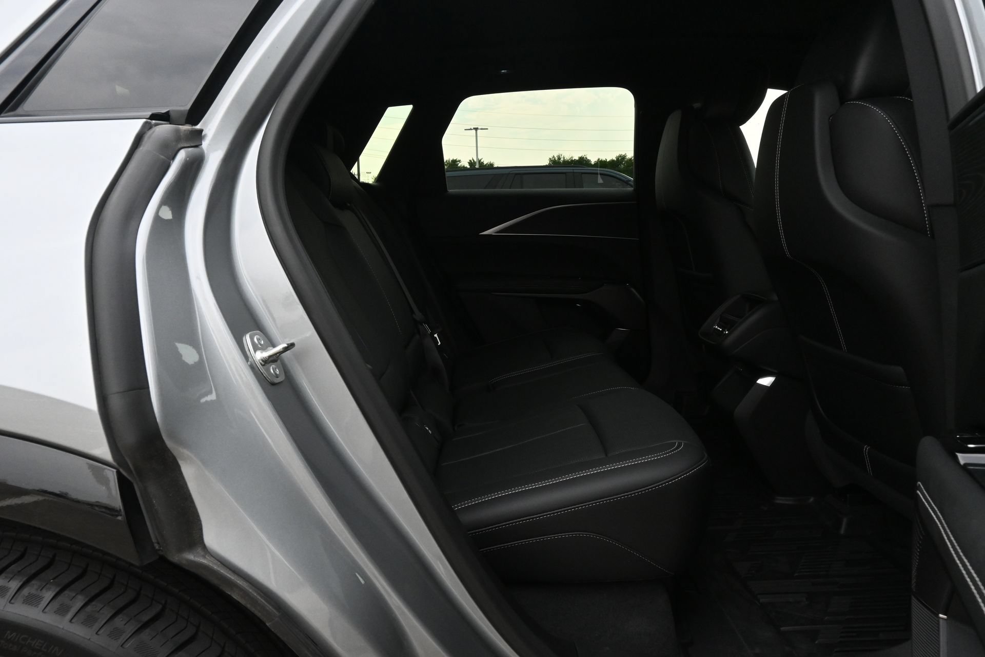Used 2025 Cadillac Lyriq Luxury RWD image 24