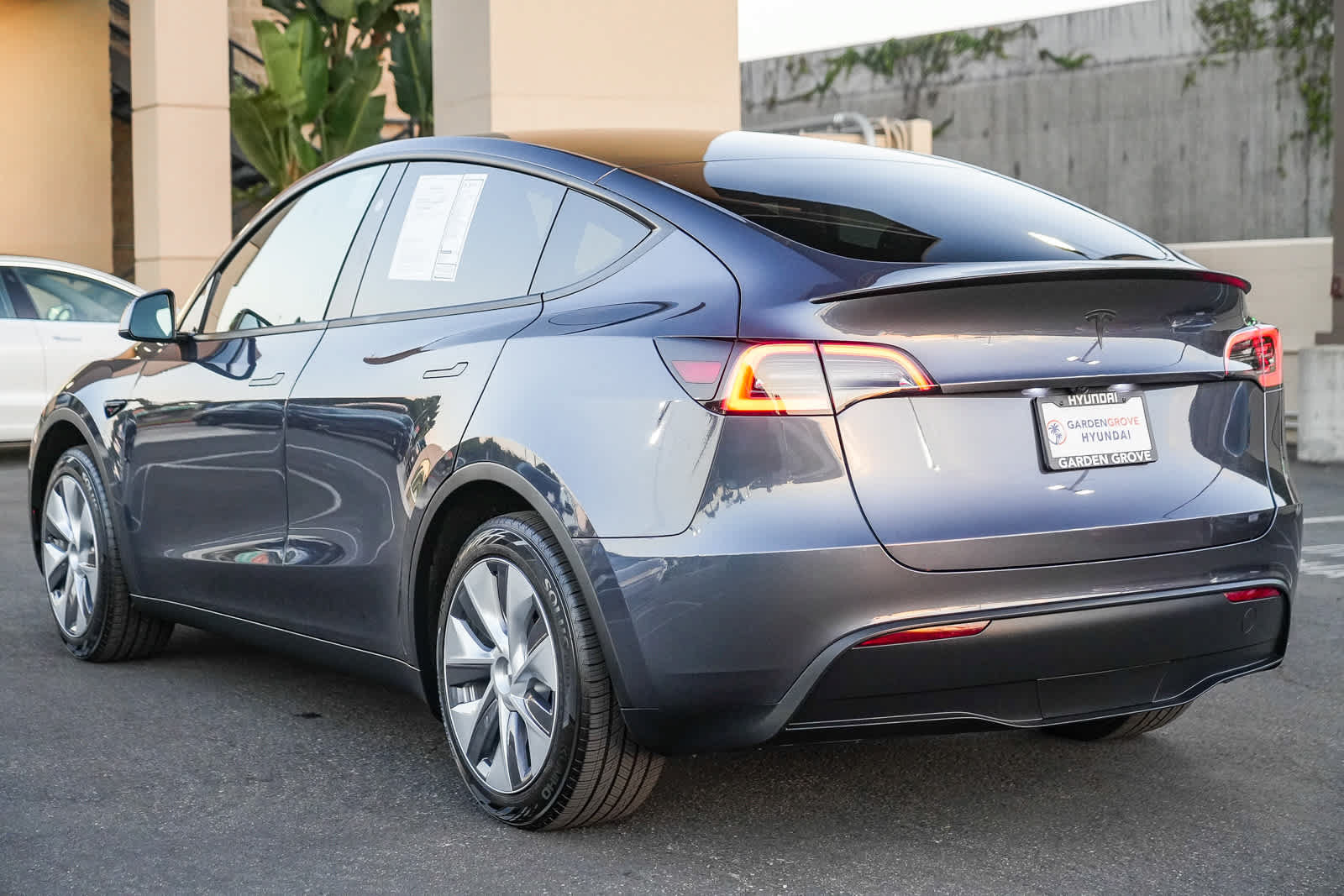 Used 2023 Tesla Model Y 2WD image 8