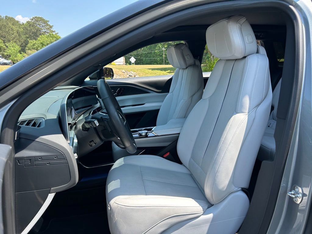 Used 2025 Cadillac Lyriq Sport RWD image 38