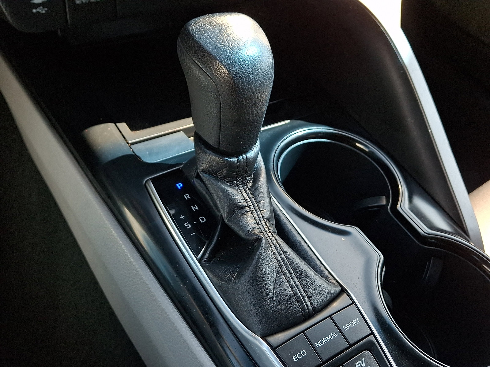 Used 2018 Toyota Camry LE image 13