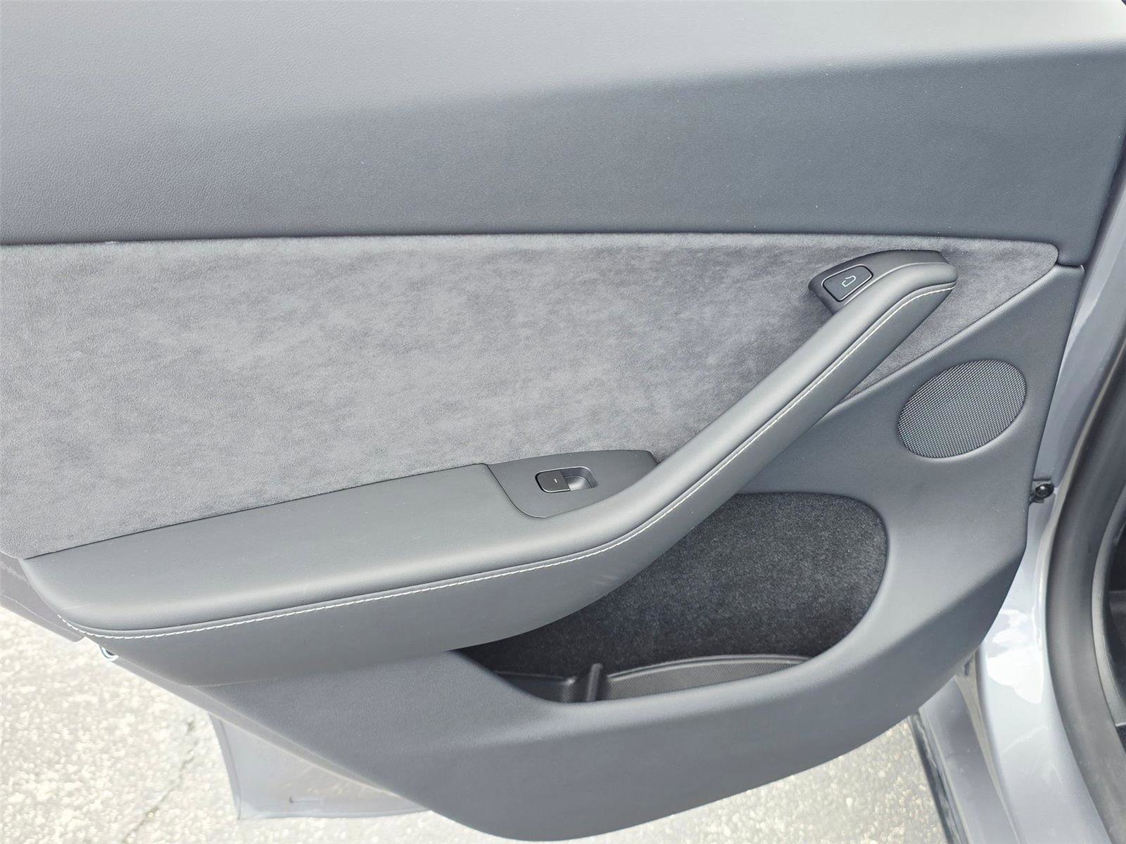 Used 2025 Tesla Model Y Long Range image 27