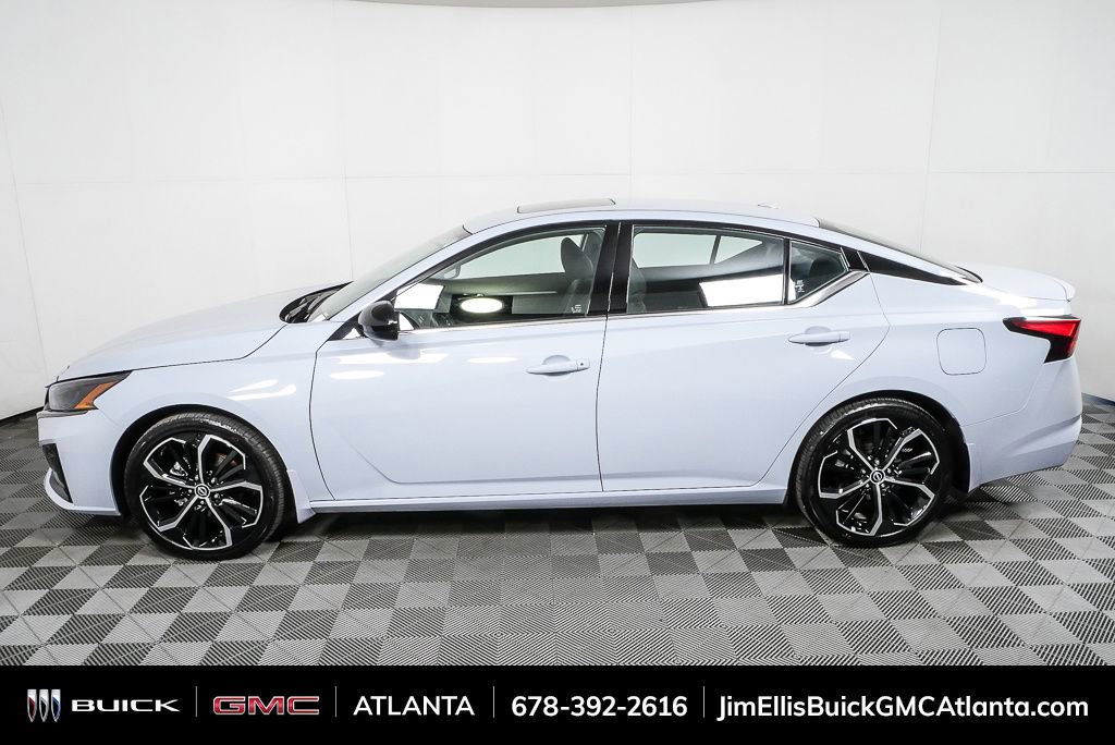 Used 2023 Nissan Altima 2.5 SR w/ SR Premium Package image 2