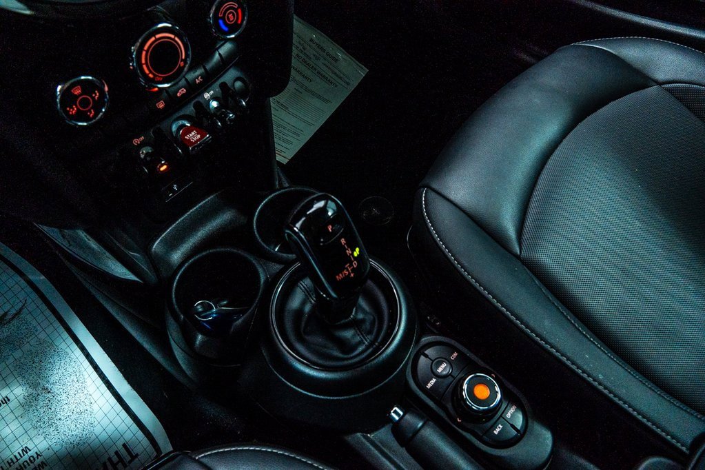 Used 2022 MINI Cooper 2-Door Hardtop image 16