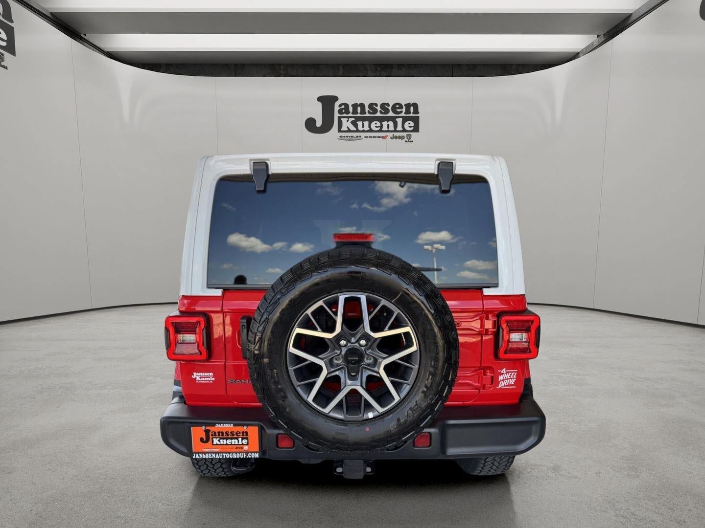New 2026 Jeep Wrangler Unlimited Sahara w/ Whitecap Package AWD/4WD image 3