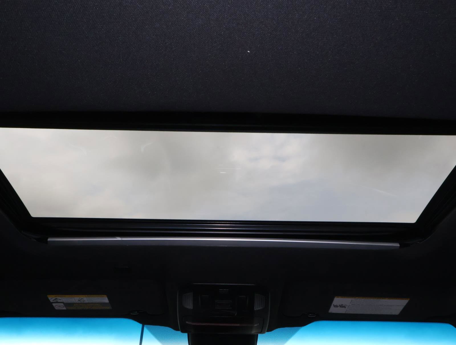 Used 2022 Toyota Highlander XSE FWD image 12
