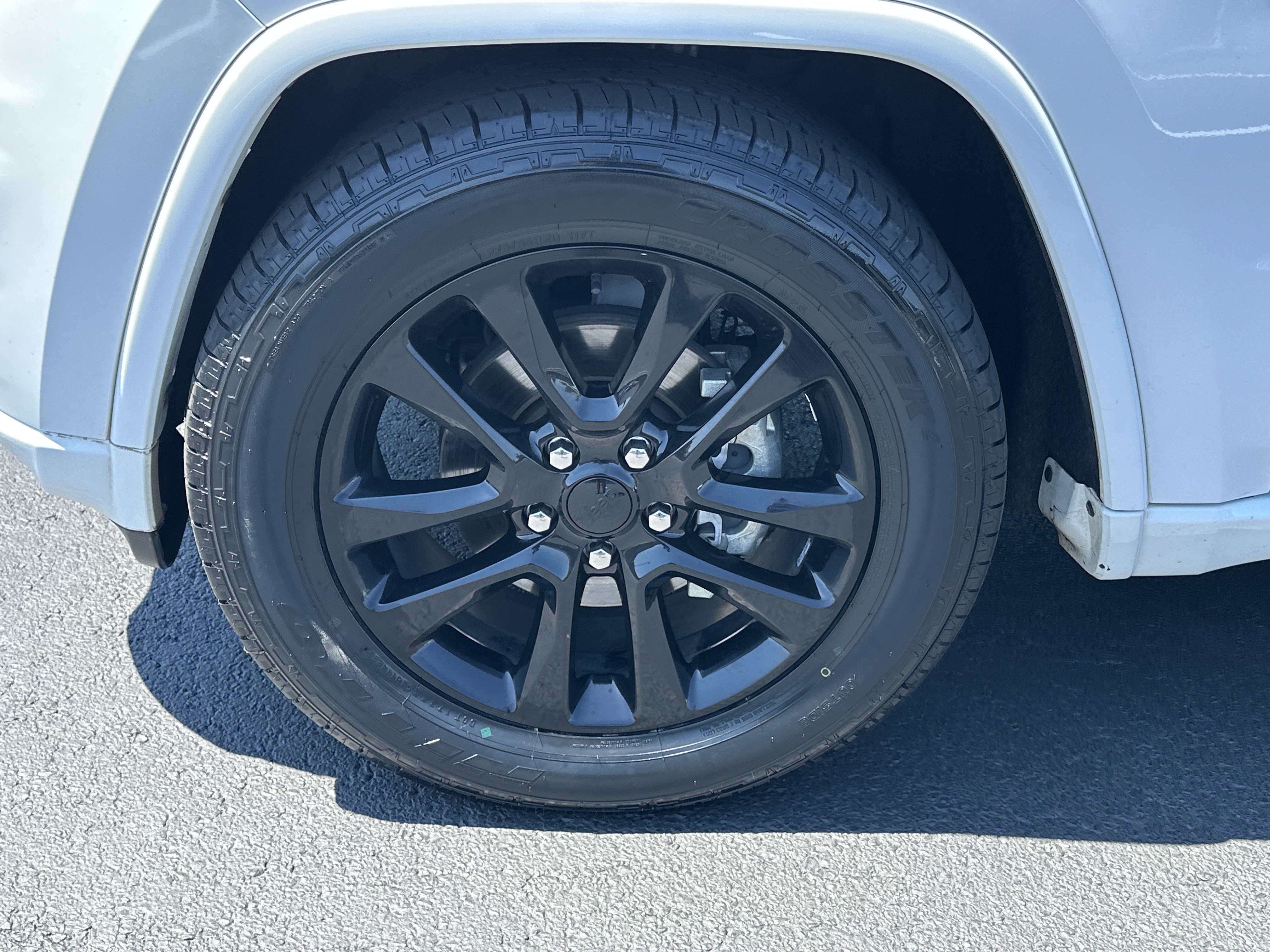 Used 2018 Jeep Grand Cherokee Altitude RWD image 11