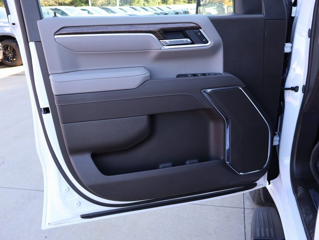 New 2025 GMC Sierra 1500 SLE image 11