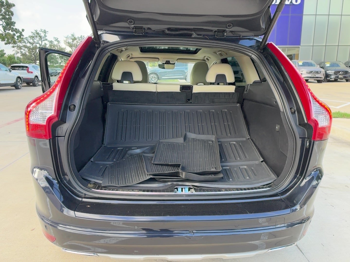 Used 2017 Volvo XC60 T6 Inscription w/ Climate Package AWD/4WD image 26