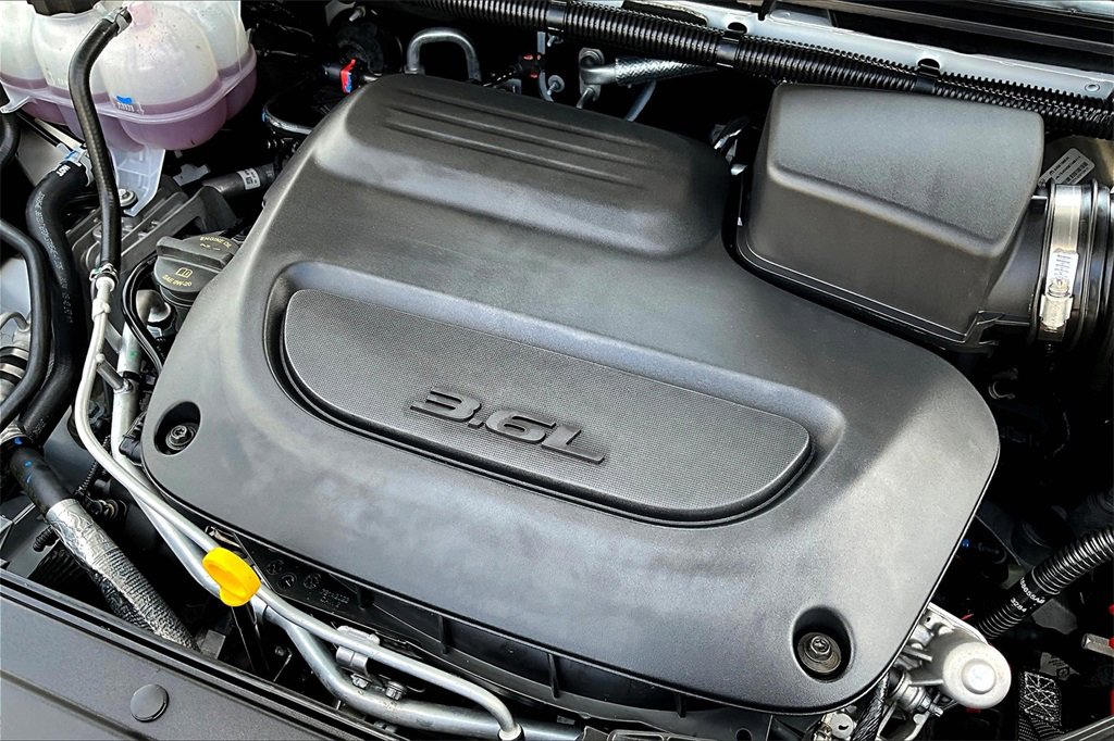 Used 2025 Chrysler Pacifica Select image 35