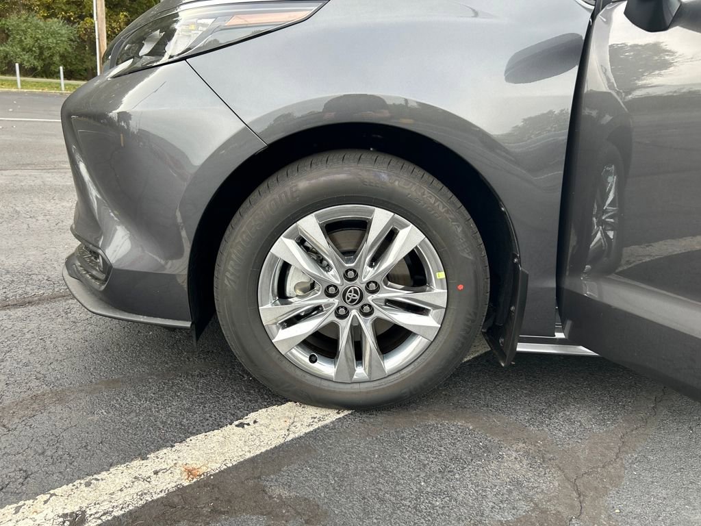 New 2025 Toyota Sienna XLE image 27