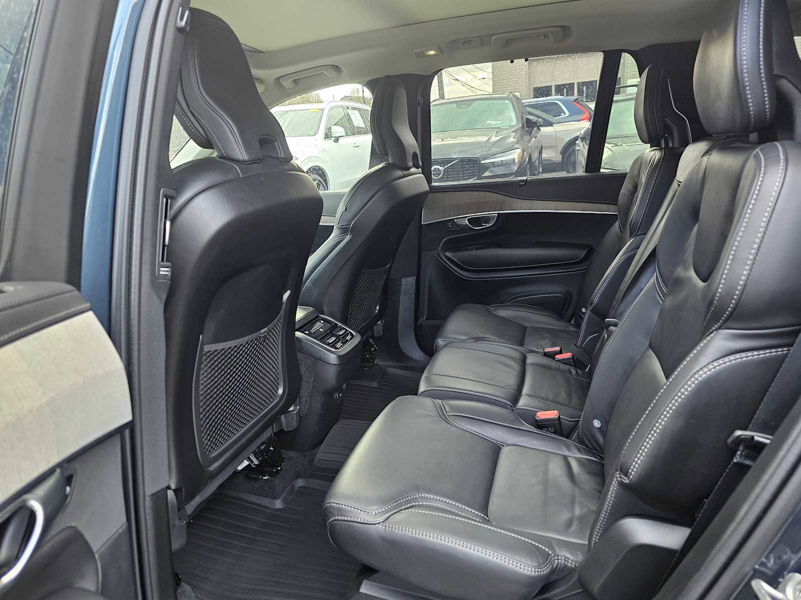 Certified 2024 Volvo XC90 B6 Ultimate w/ Protection Package Premier image 26