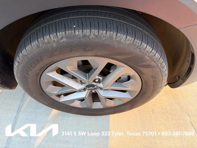 Used 2024 Kia Telluride LX FWD image 14