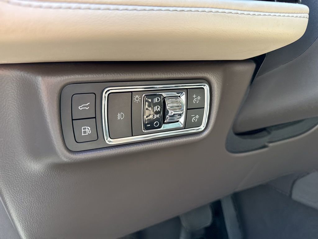 Used 2021 Lincoln Aviator Grand Touring w/ Elements Package Plus AWD/4WD image 17
