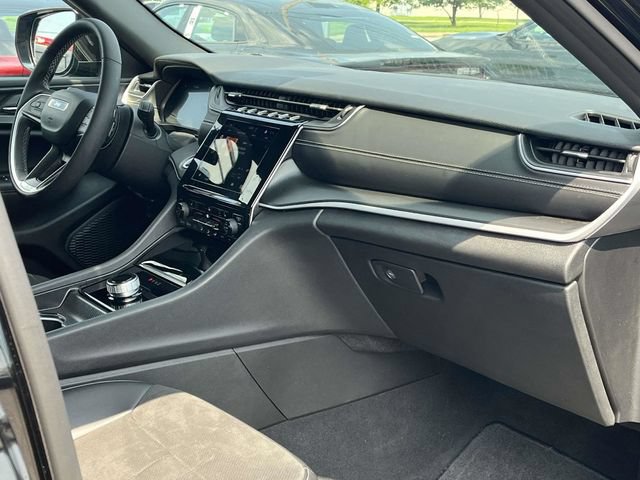 Used 2025 Jeep Grand Cherokee L Altitude AWD/4WD image 27