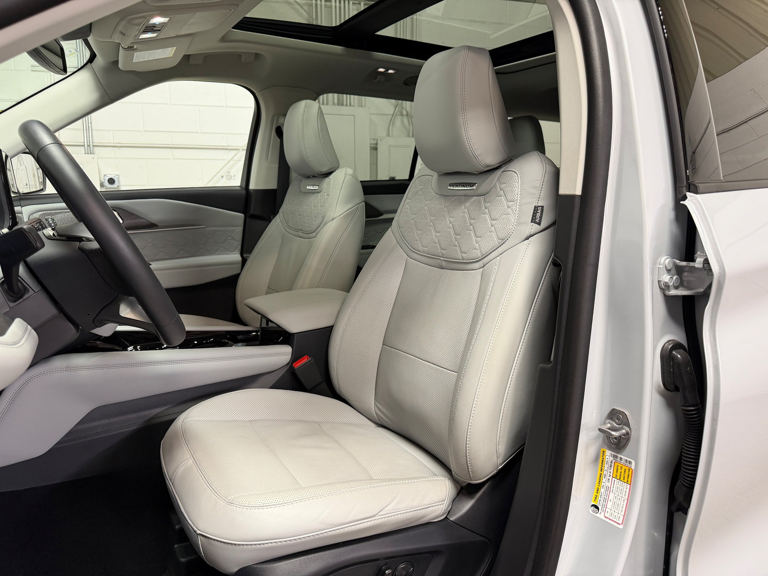 Used 2025 Ford Explorer Platinum w/ Ultimate Package AWD/4WD image 9
