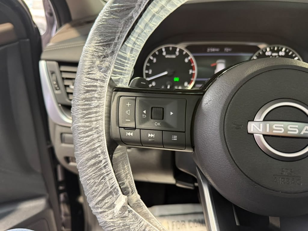 Used 2023 Nissan Rogue SV w/ SV Premium B Package AWD/4WD image 9