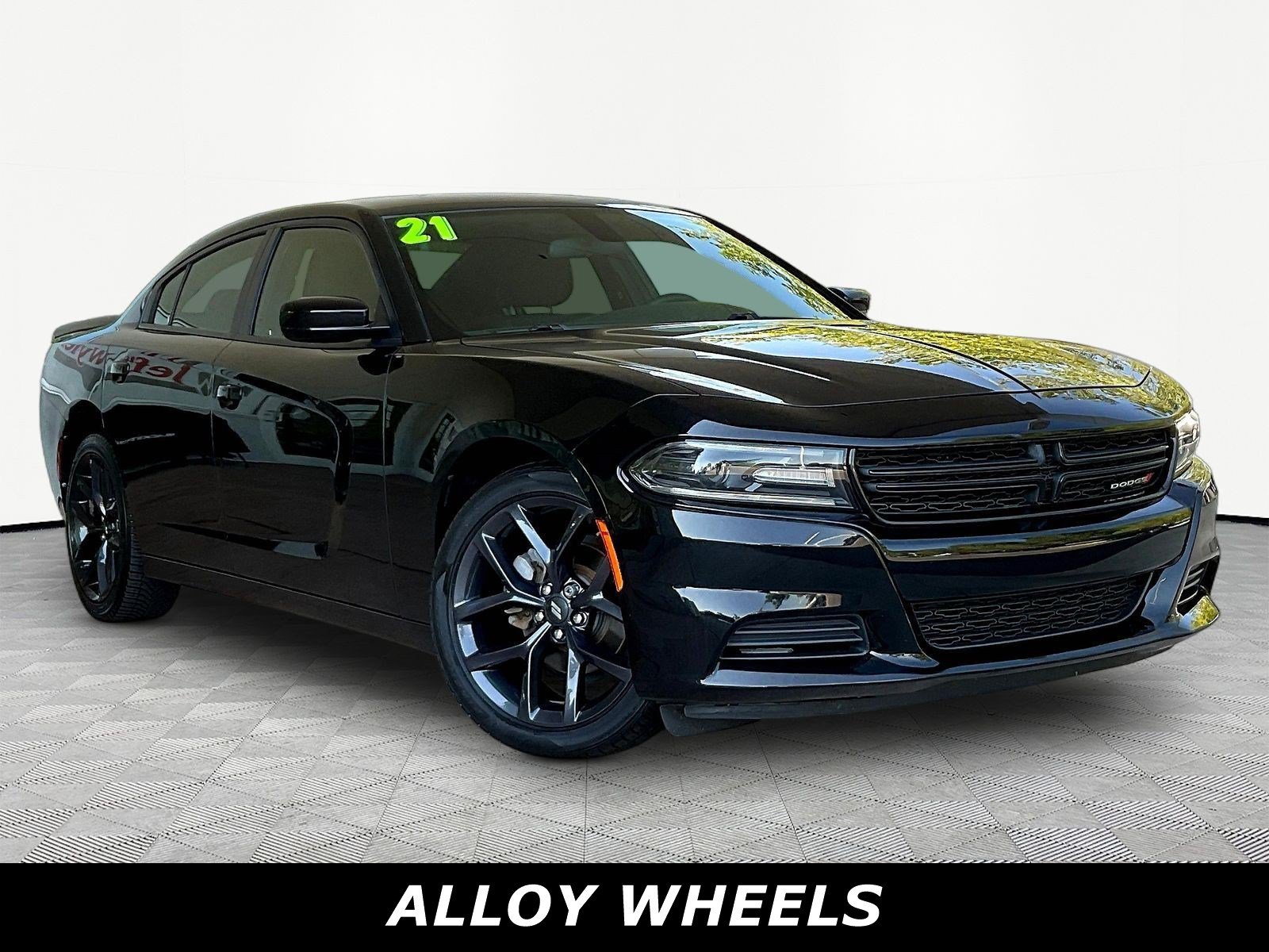 Used 2021 Dodge Charger SXT w/ Blacktop Package RWD image 3