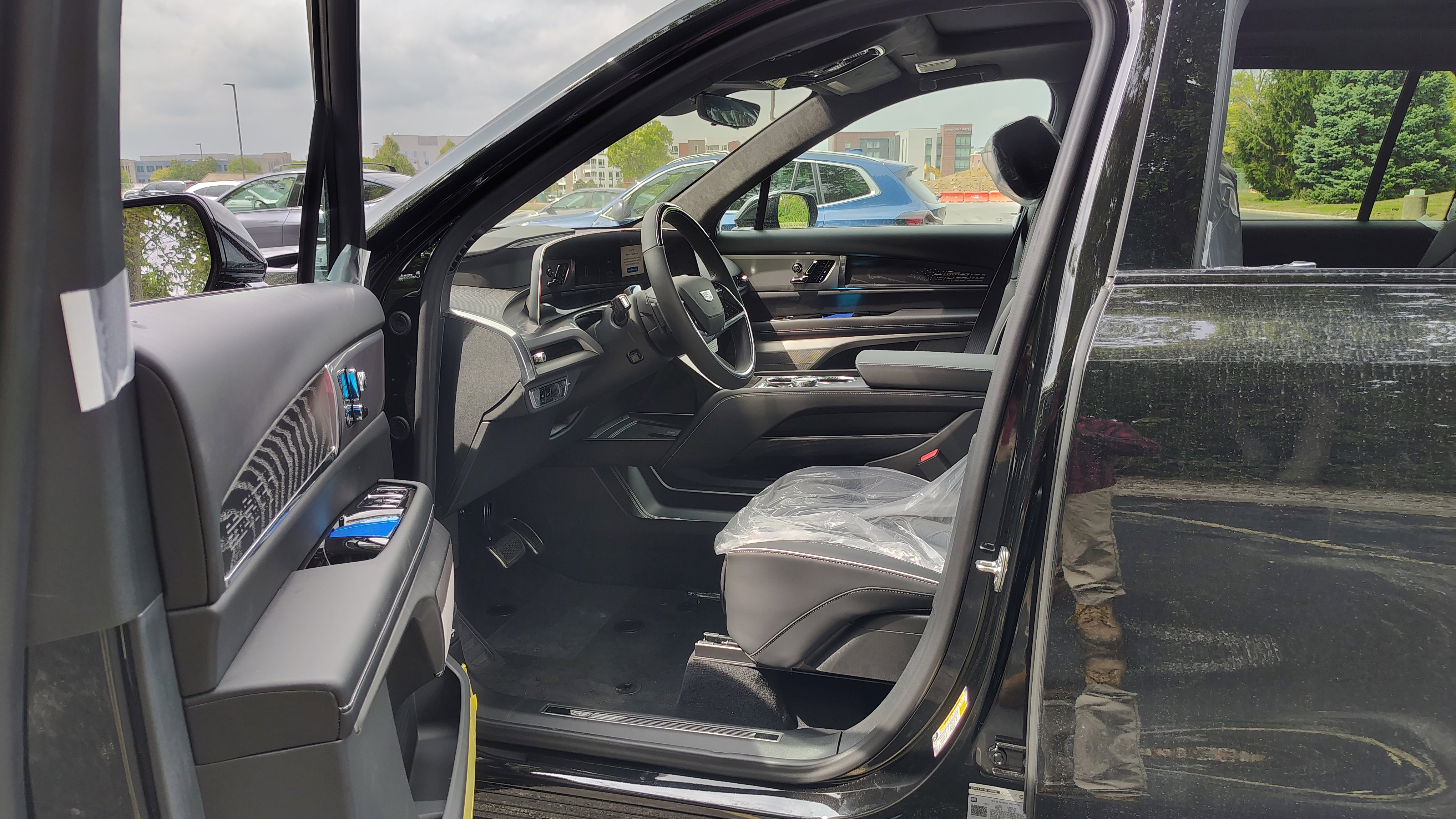 New 2026 Cadillac Vistiq Platinum w/ LPO, Floor Liner Package image 8